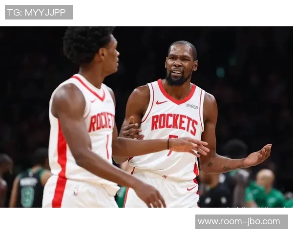 杜兰特全场高效表现20投13中砍下30分6篮板5助攻1盖帽助球队获胜 杜兰特全场高效表现20投13中砍下30分6篮板5助攻1盖帽助球队获胜